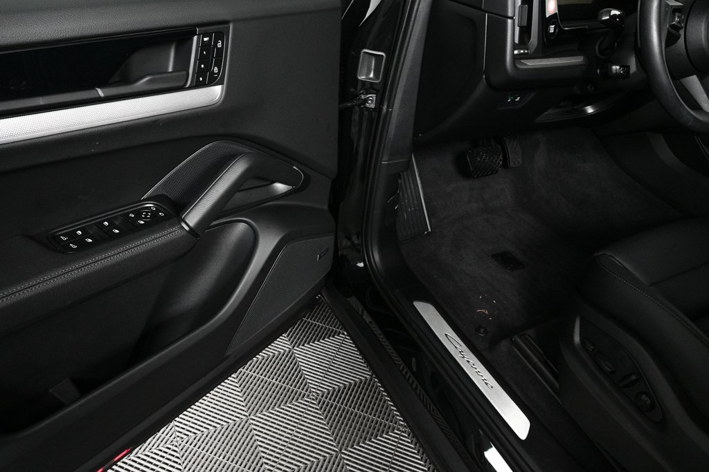 2025 Porsche Cayenne Base Image 34 of 38