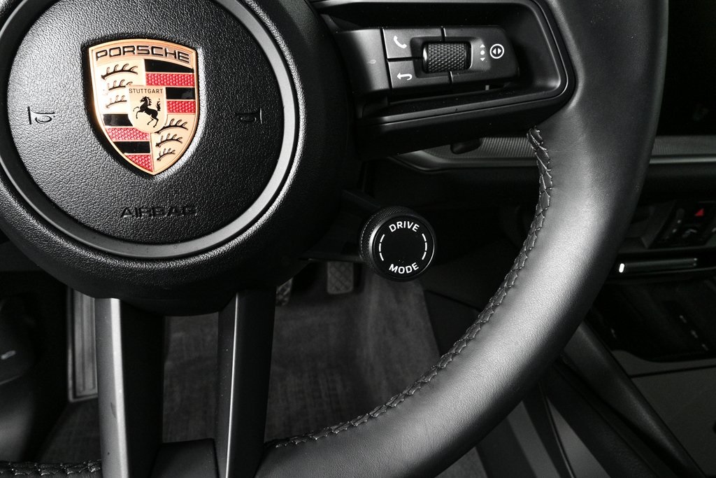 2025 Porsche Cayenne Base Image 21 of 38