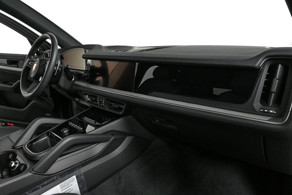 2025 Porsche Cayenne Base Image 18 of 38