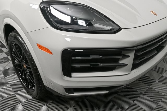 2025 Porsche Cayenne Base Image 35 of 38