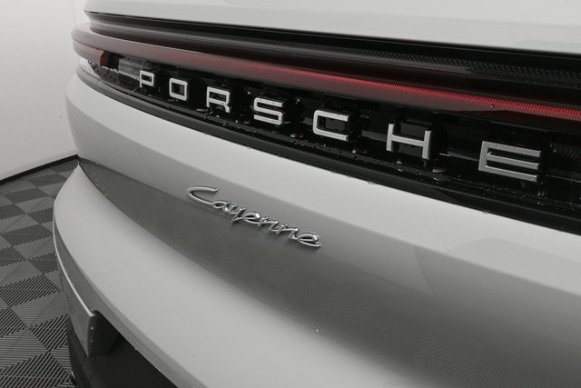 2025 Porsche Cayenne Base Image 36 of 38