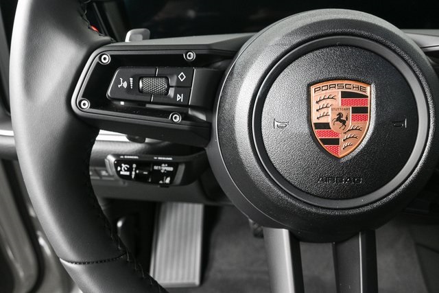 2025 Porsche Cayenne Base Image 22 of 38