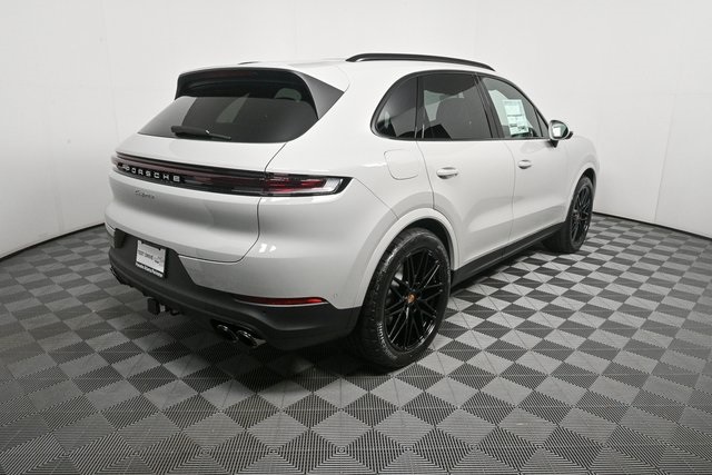 2025 Porsche Cayenne Base Image 6 of 38