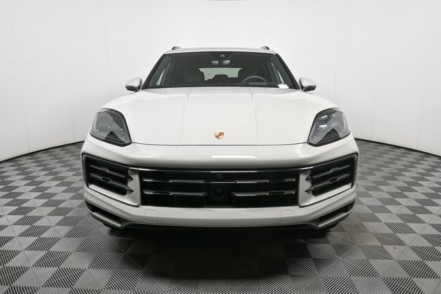 2025 Porsche Cayenne Base Image 3 of 38