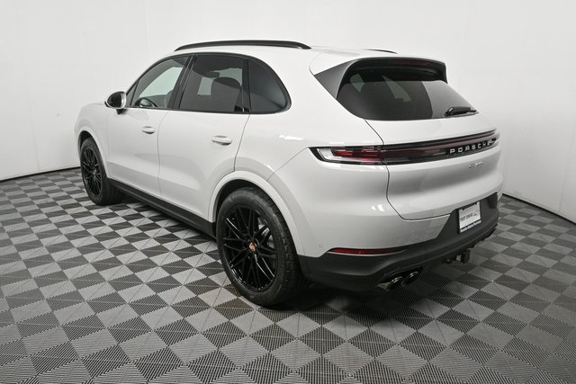 2025 Porsche Cayenne Base Image 8 of 38