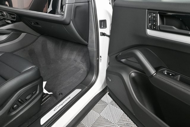 2025 Porsche Cayenne Base Image 38 of 38