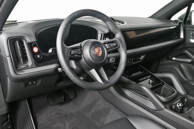 2025 Porsche Cayenne Base Image 17 of 38