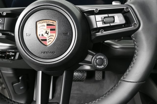 2025 Porsche Cayenne Base Image 21 of 38