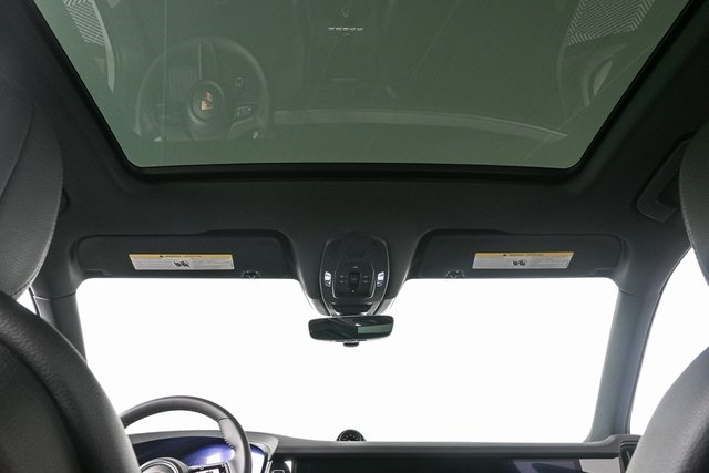 2025 Porsche Cayenne Base Image 18 of 38