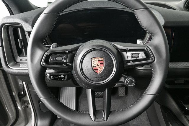 2025 Porsche Cayenne Base Image 20 of 38