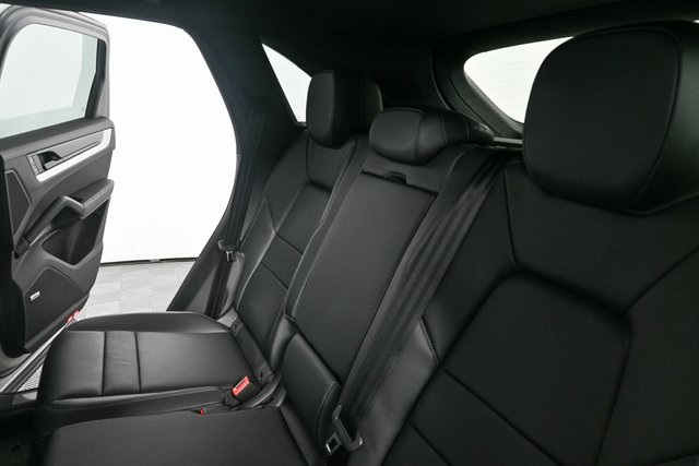 2025 Porsche Cayenne Base Image 13 of 38