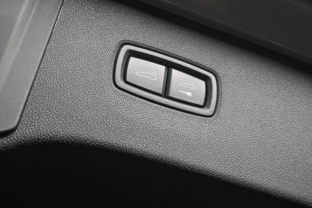 2025 Porsche Cayenne Base Image 31 of 38