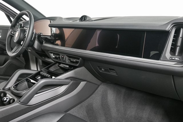 2025 Porsche Cayenne Base Image 16 of 38