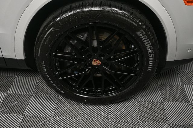 2025 Porsche Cayenne Base Image 10 of 38