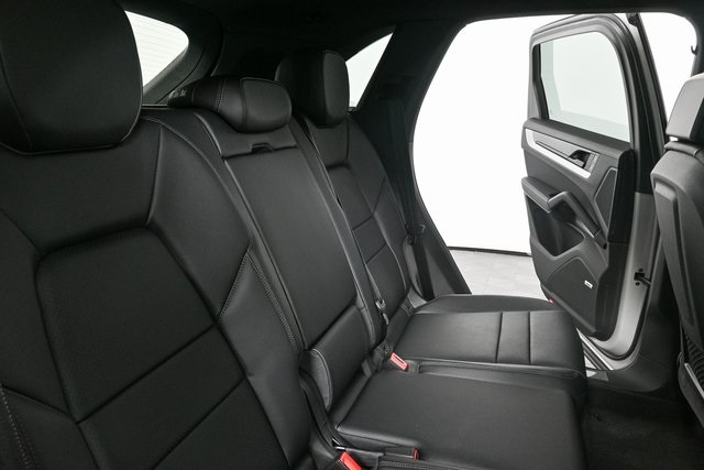 2025 Porsche Cayenne Base Image 12 of 38