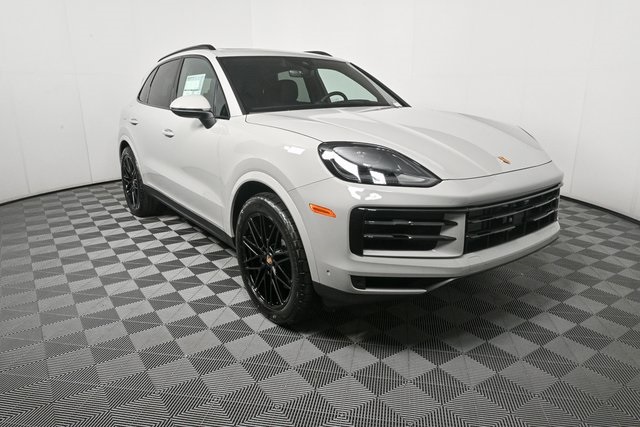 2025 Porsche Cayenne Base Image 4 of 38