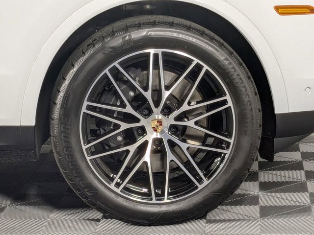 Vehicle image 9 of 25