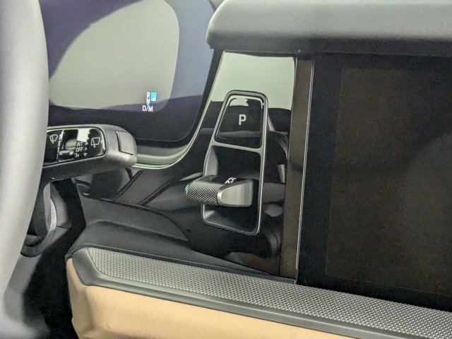 Vehicle image 19 of 25