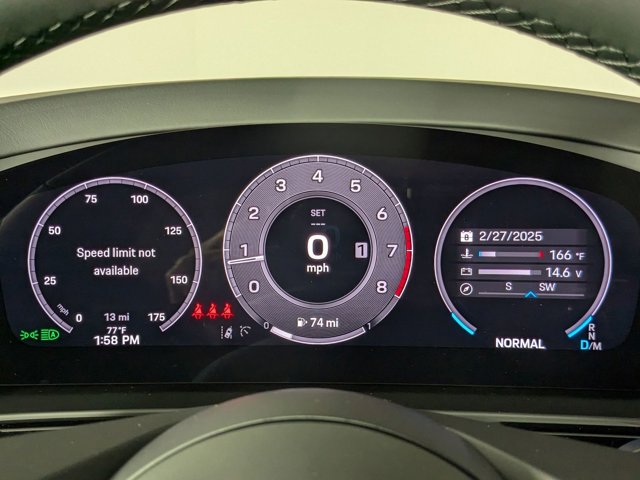Vehicle image 17 of 25