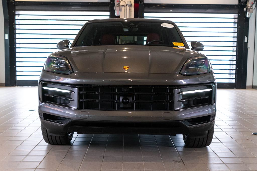 2025 Porsche Cayenne Base Image 2 of 39