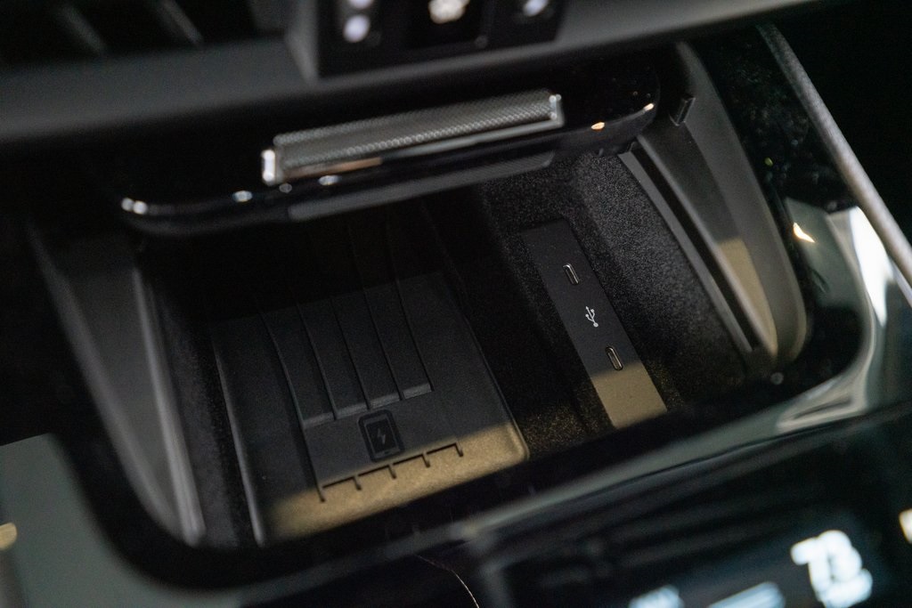 Vehicle image 28 of 46