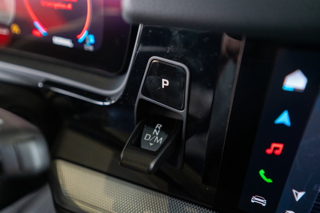 Vehicle image 33 of 46