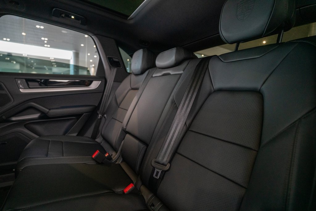 Vehicle image 41 of 46