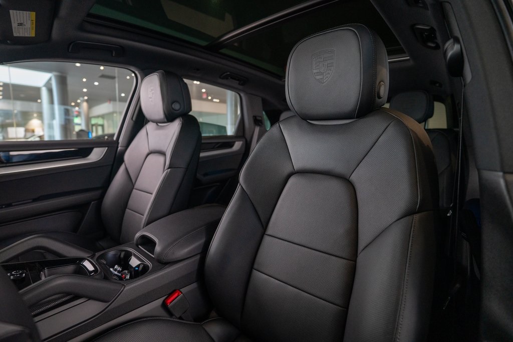 Vehicle image 21 of 46