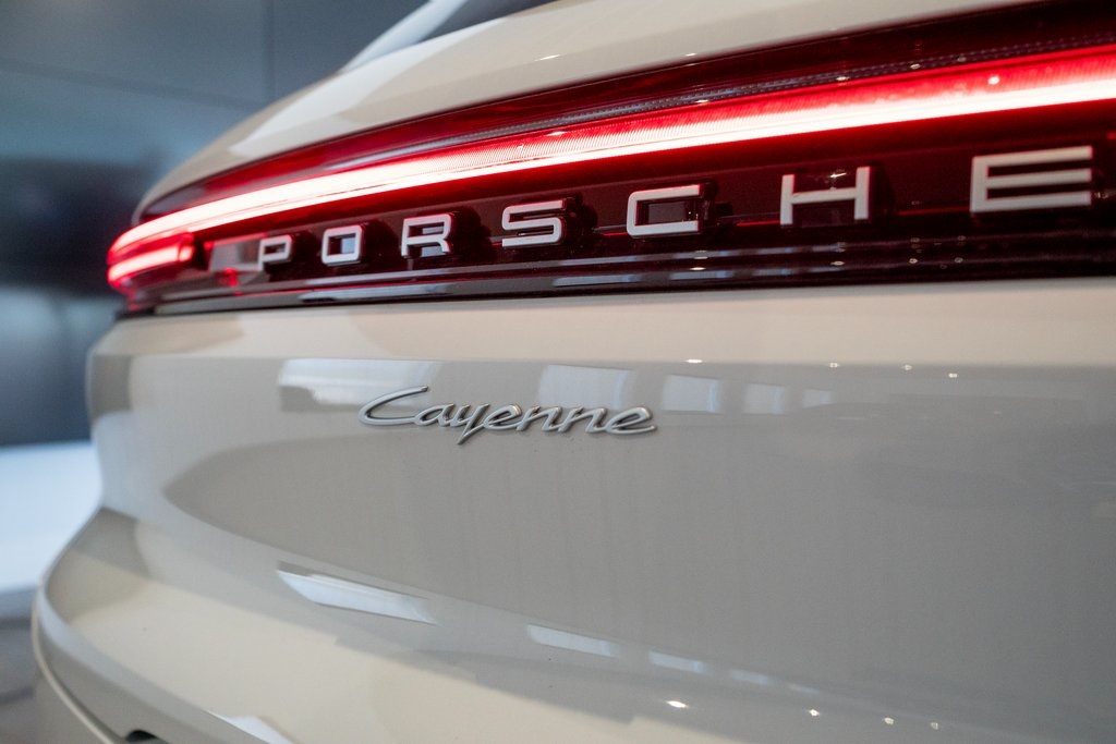 Vehicle image 11 of 46