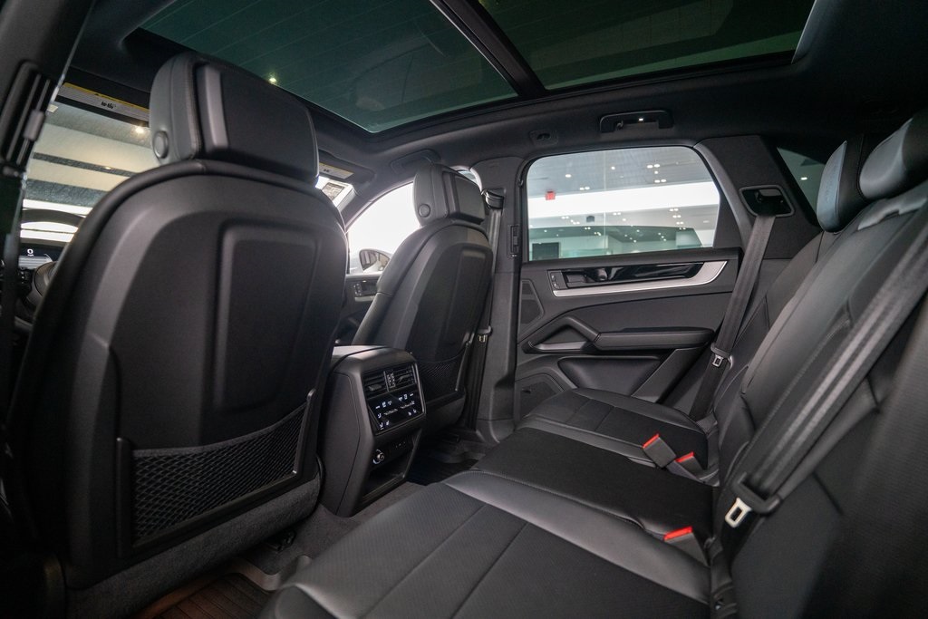 Vehicle image 40 of 46