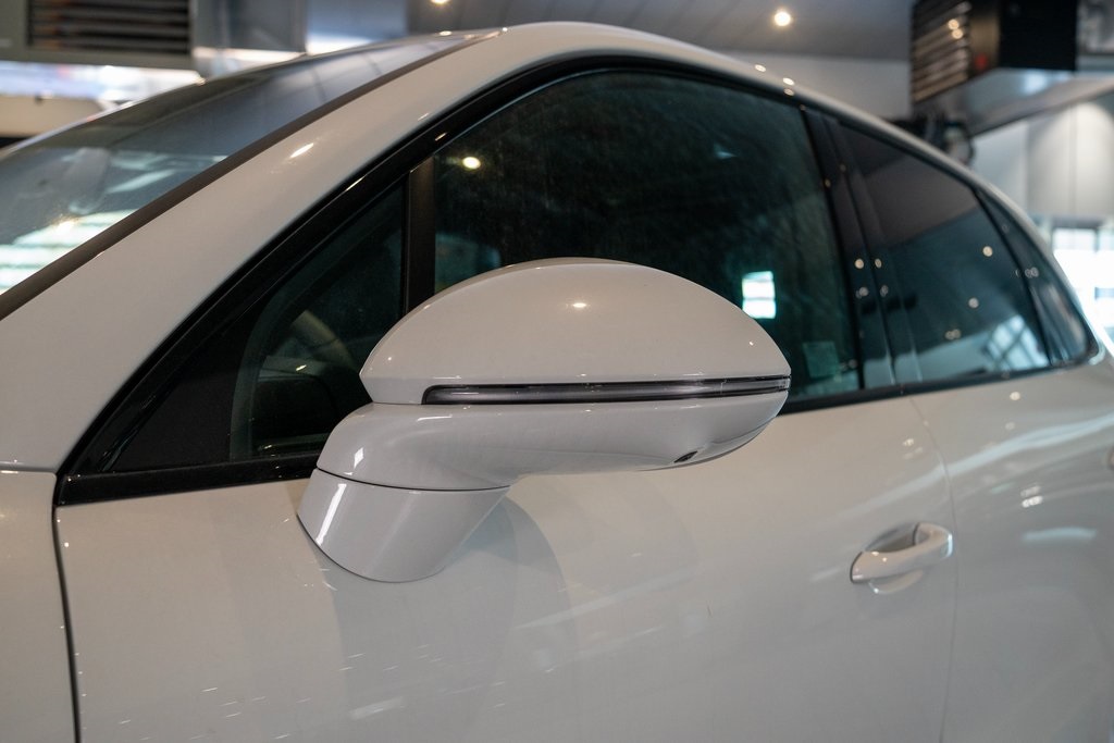 Vehicle image 10 of 46