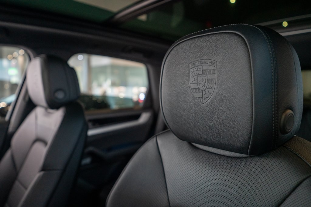 Vehicle image 22 of 46