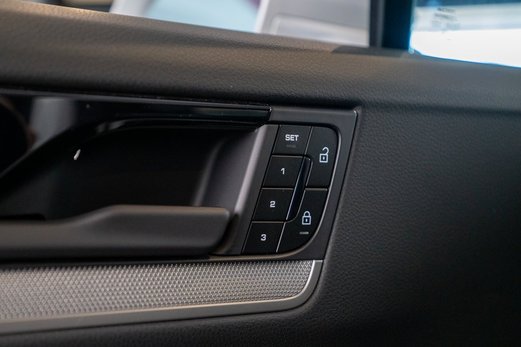 Vehicle image 16 of 46
