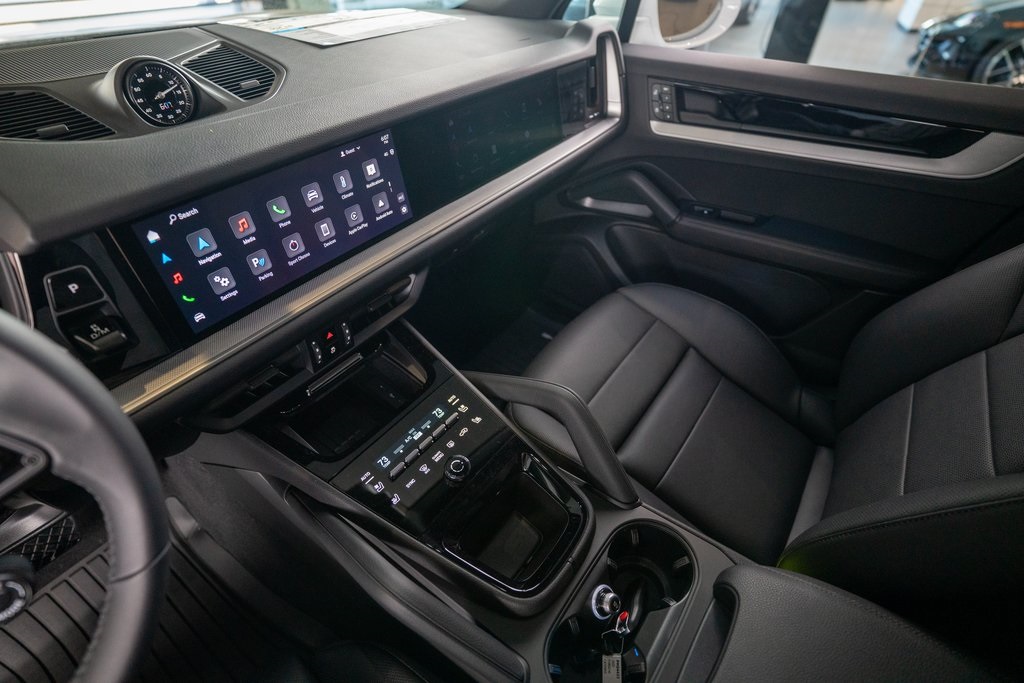 Vehicle image 25 of 46