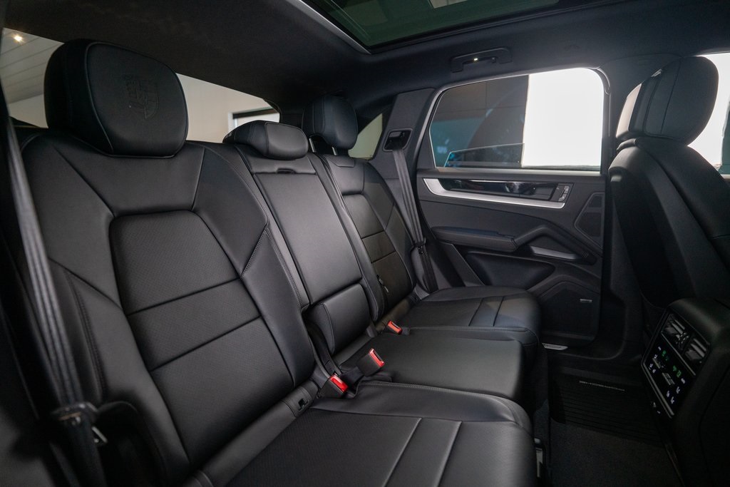Vehicle image 15 of 46