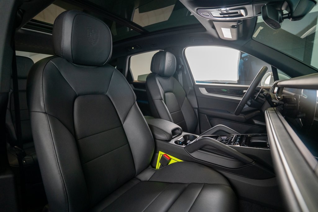 Vehicle image 14 of 46