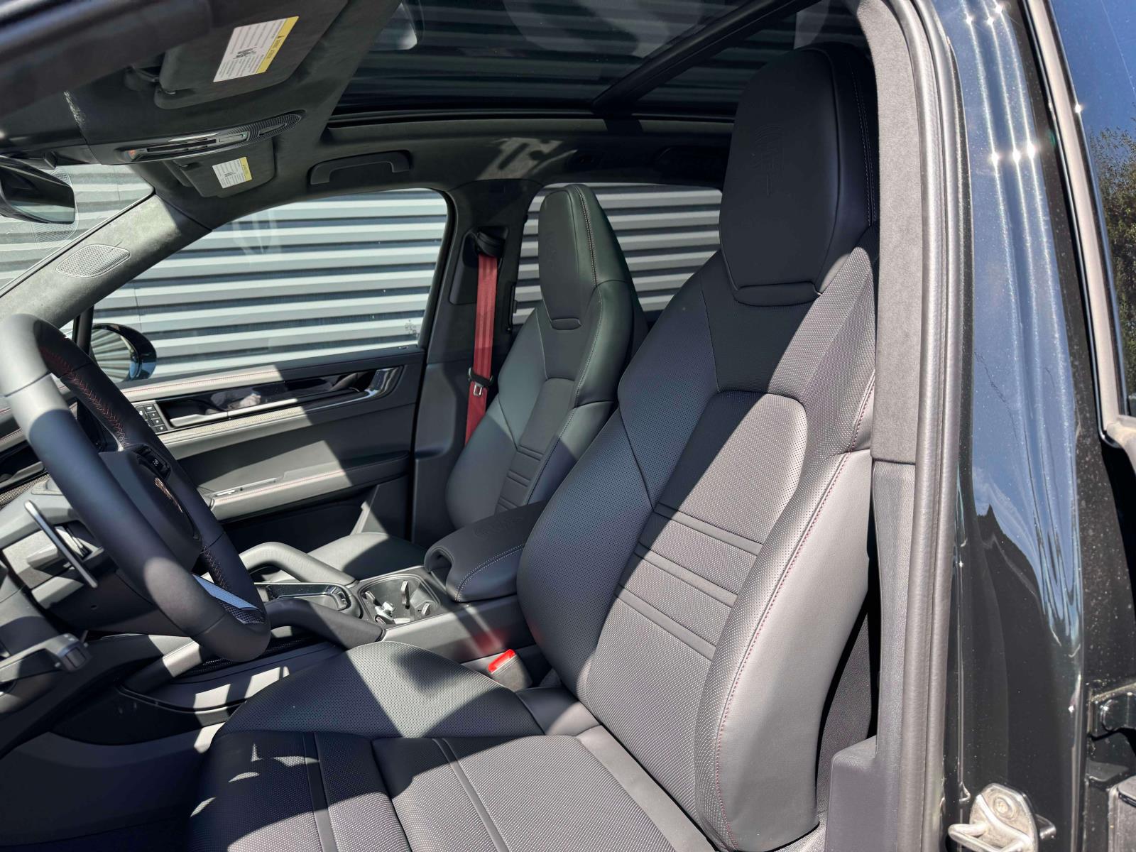 2025 Porsche Cayenne GTS Image 12 of 25