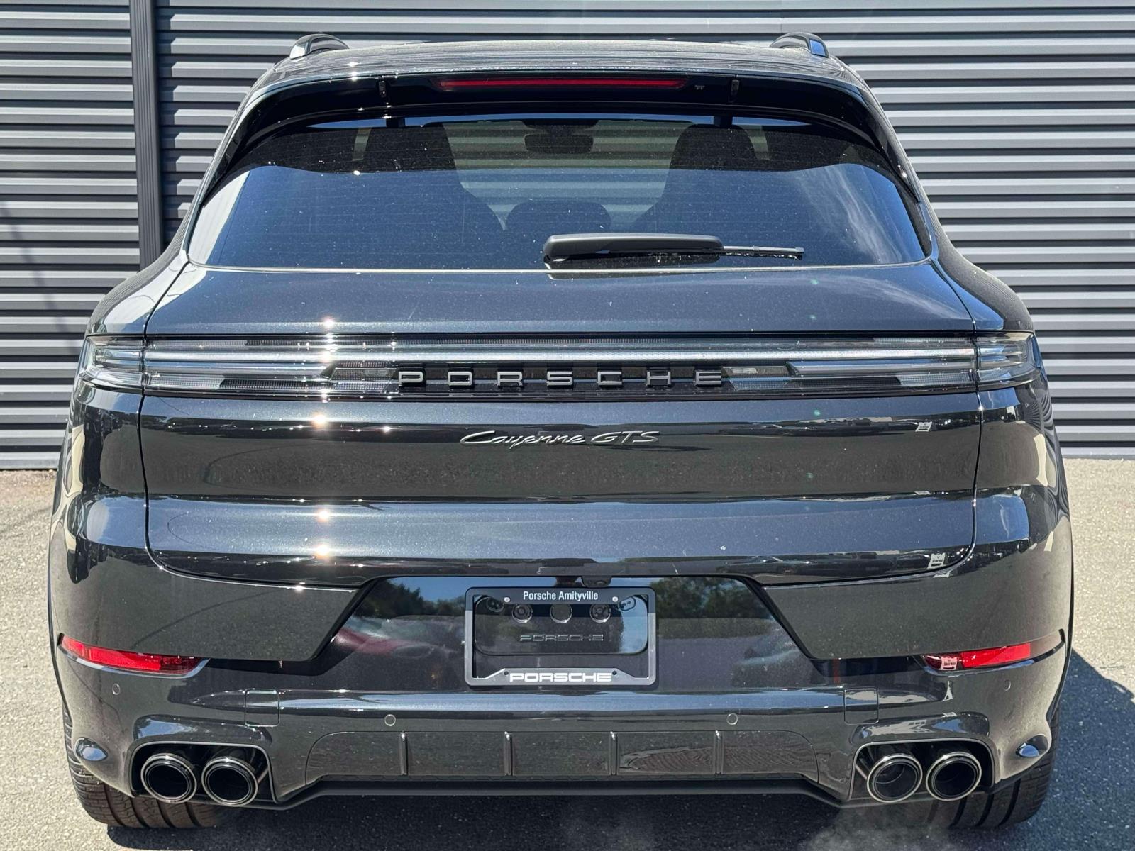 2025 Porsche Cayenne GTS Image 6 of 25