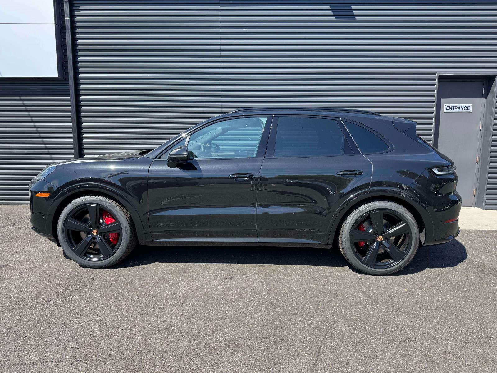 2025 Porsche Cayenne GTS Image 8 of 25