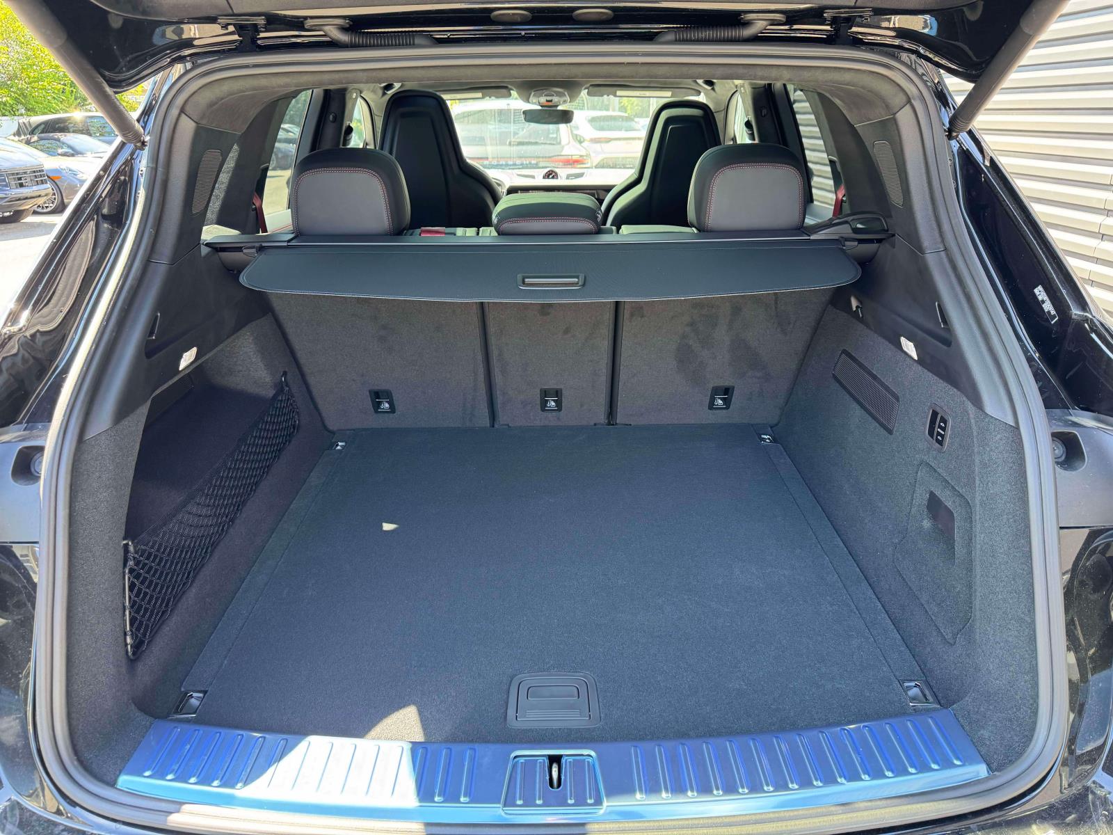 2025 Porsche Cayenne GTS Image 11 of 25