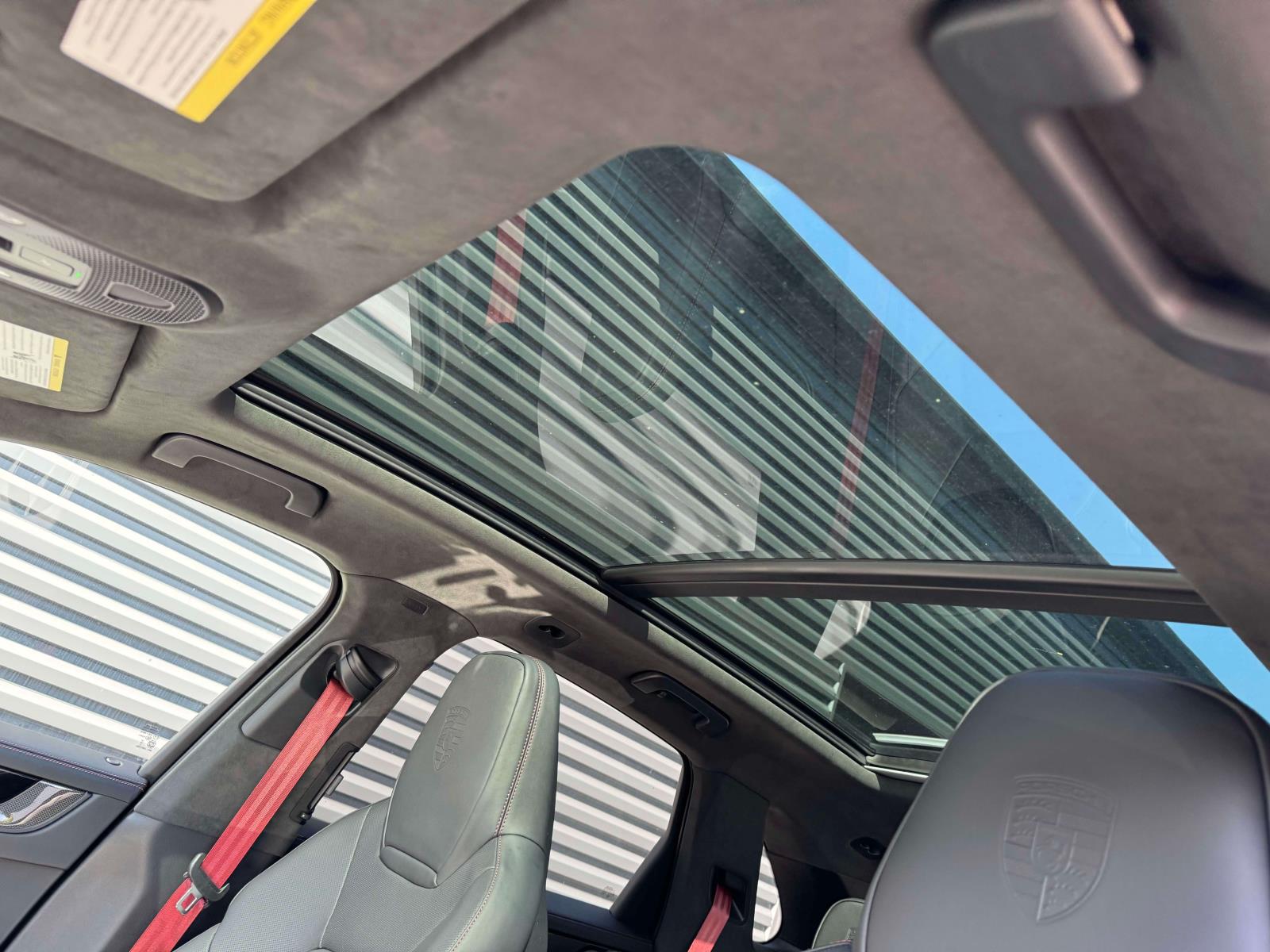 2025 Porsche Cayenne GTS Image 17 of 25