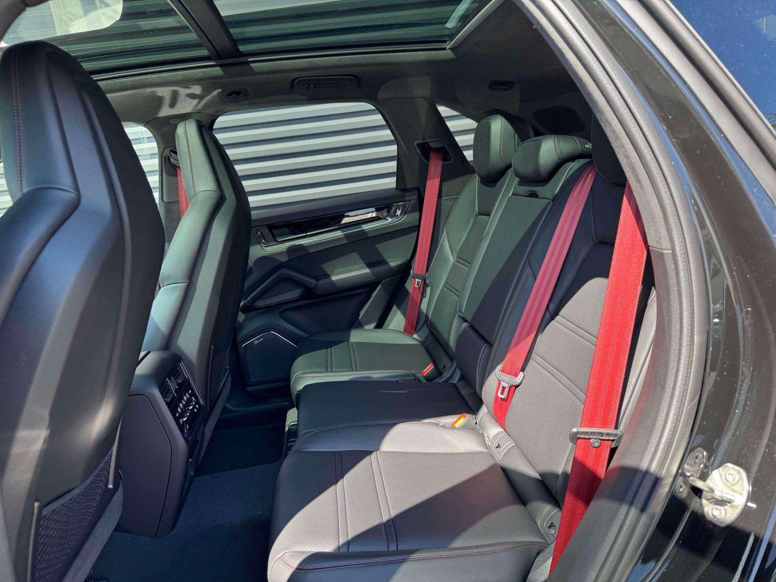 2025 Porsche Cayenne GTS Image 13 of 25