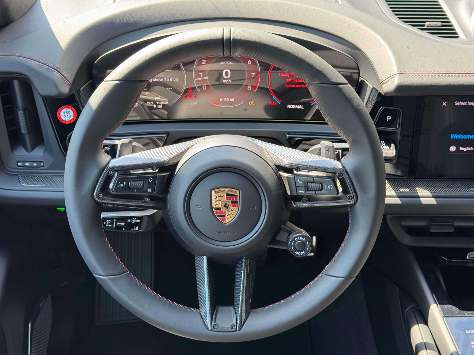 2025 Porsche Cayenne GTS Image 16 of 25