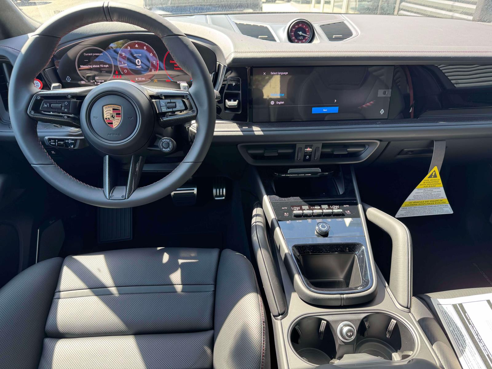 2025 Porsche Cayenne GTS Image 14 of 25