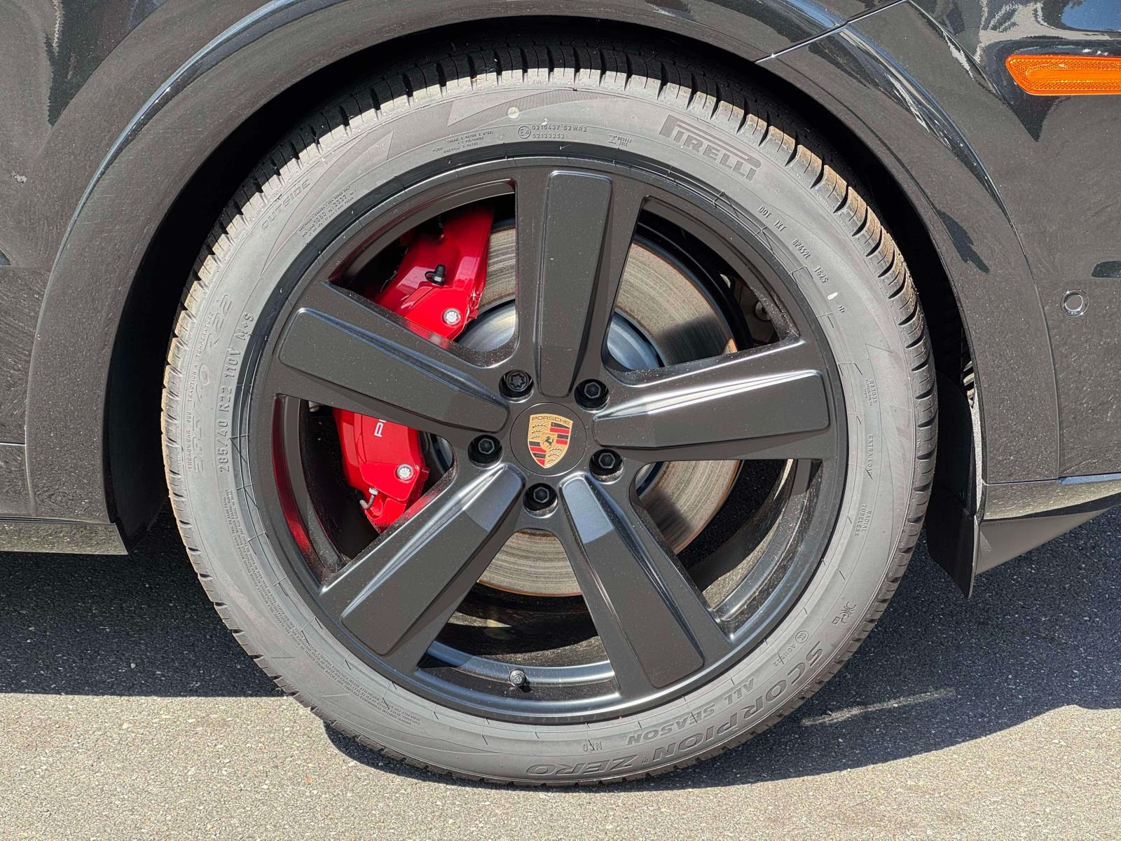 2025 Porsche Cayenne GTS Image 9 of 25