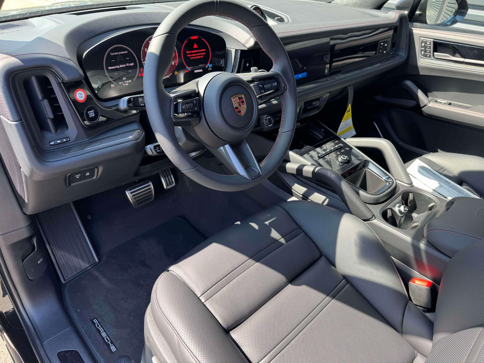 2025 Porsche Cayenne GTS Image 15 of 25
