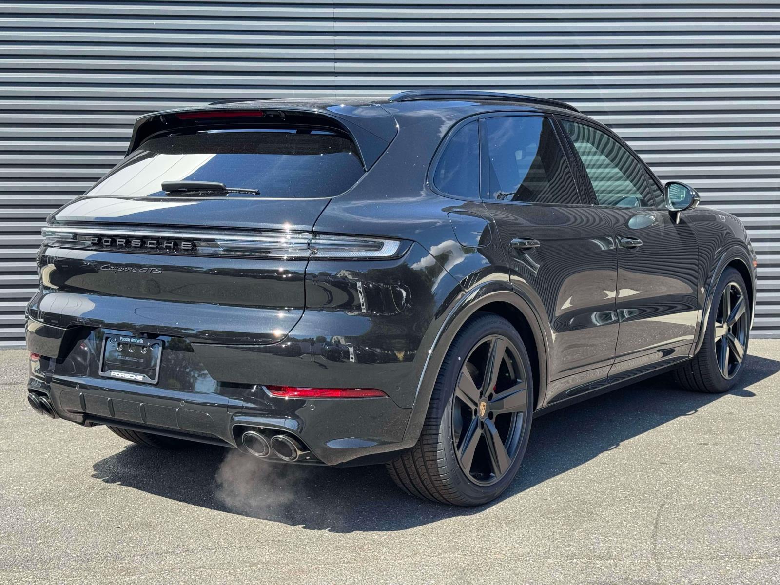 2025 Porsche Cayenne GTS Image 5 of 25