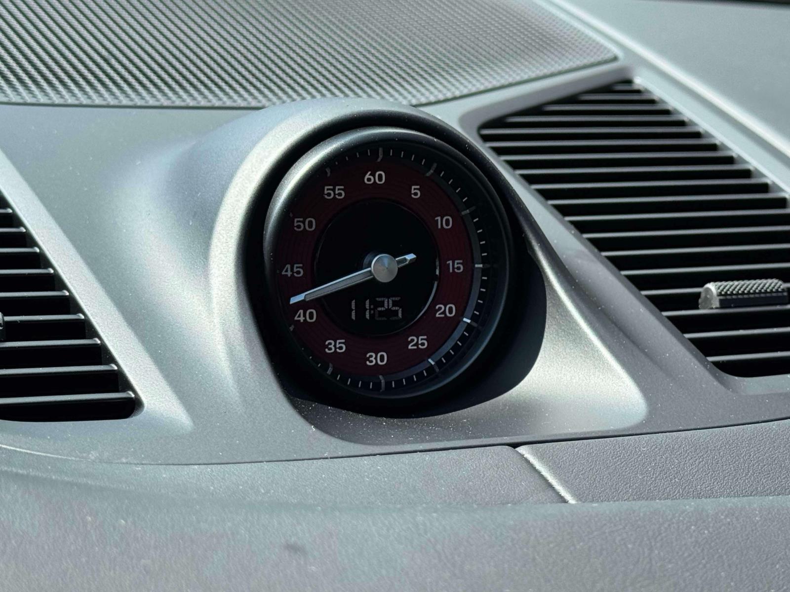 2025 Porsche Cayenne GTS Image 19 of 25