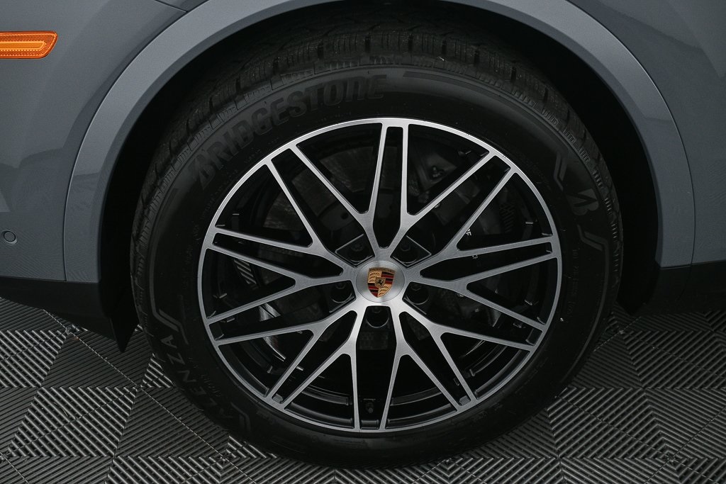2025 Porsche Cayenne Base Image 10 of 39