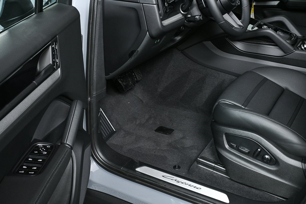 2025 Porsche Cayenne Base Image 39 of 39